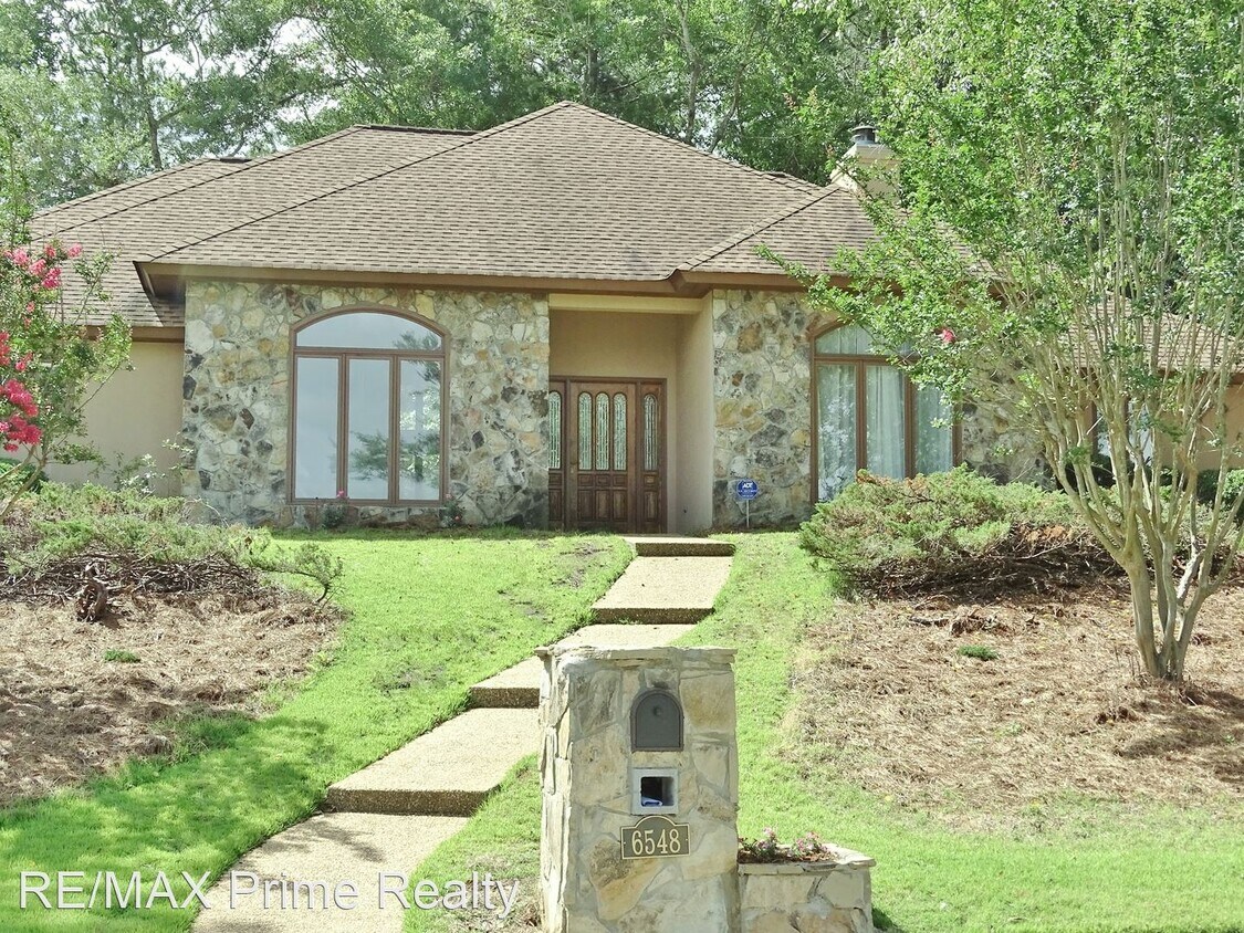 Foto principal - 3 br, 2.5 bath House - 6548 Mink Drive