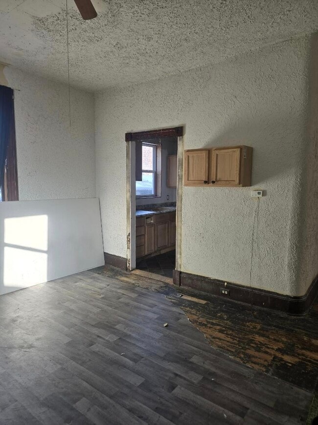 Building Photo - 17 7th St