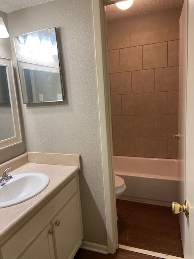 Foto del edificio - 2BD/2BA Condo located on the Germantown/Memphis Line!