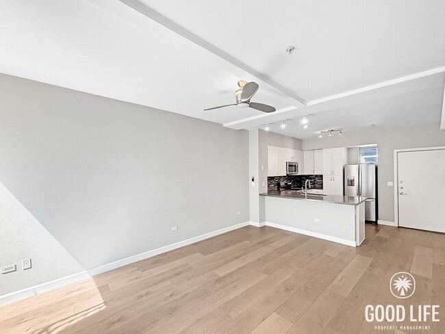 Foto del edificio - Sleek 1B/1BA Condo in the Heart of Marina District with A/C, In-Unit W/D & Reserved Parking!
