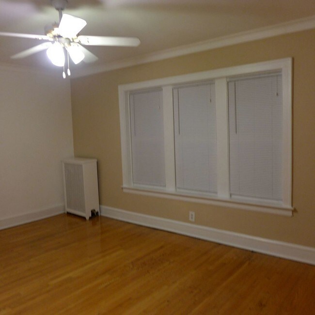 Foto del edificio - 4804-16 N Linder /5502 W