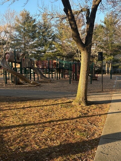 Building Photo - 98 Sherman St