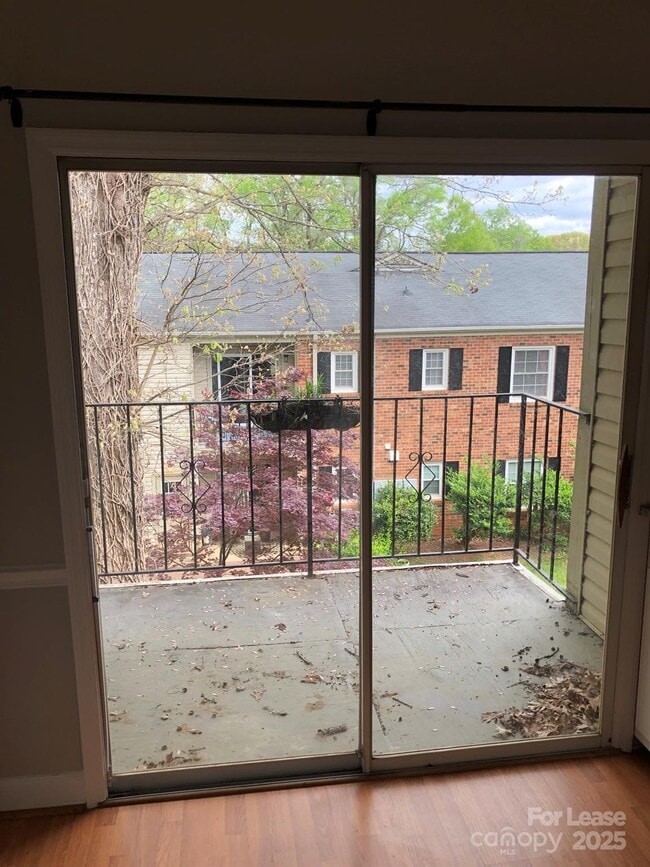 Foto del edificio - 5925 Quail Hollow Rd