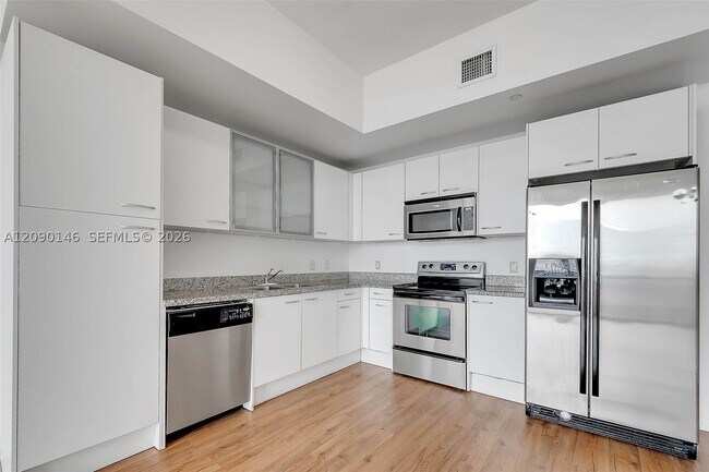 Foto del edificio - 1350 NW 8th Ct