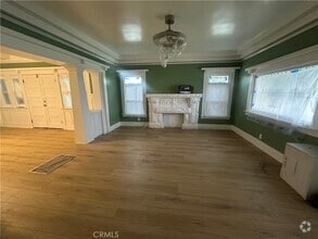 Building Photo - 1054 W 46th St
