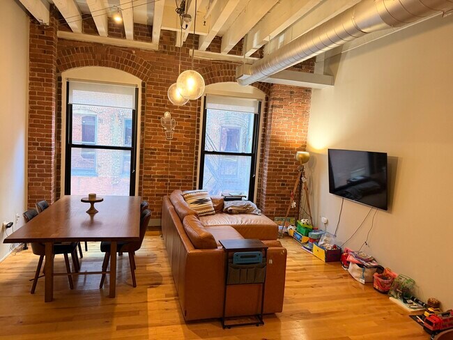 Building Photo - 111 Beach St