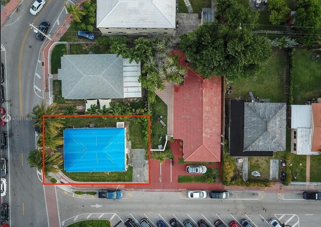 Foto del edificio - 8140 Crespi Blvd