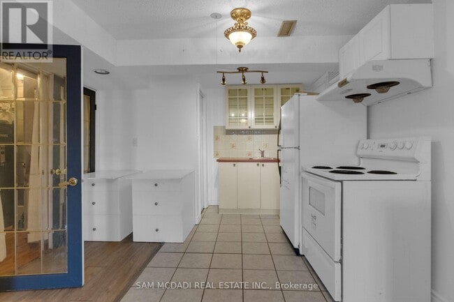 Building Photo - 5477 Palmerston Crescent