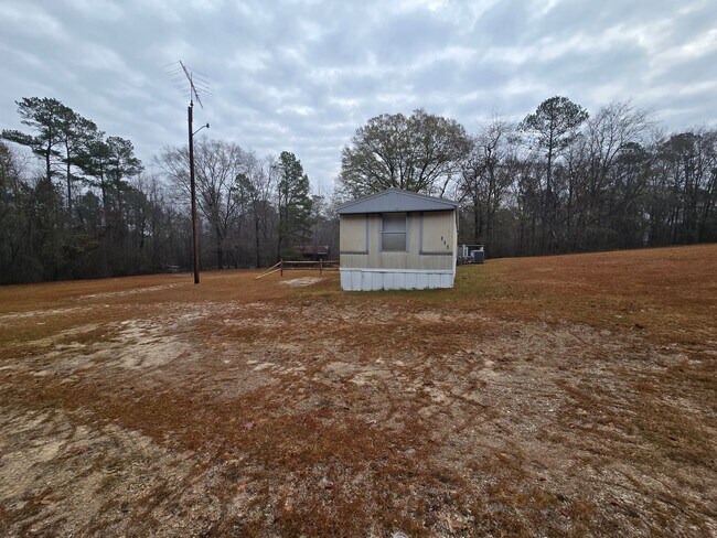 Building Photo - 885 Temple Rd