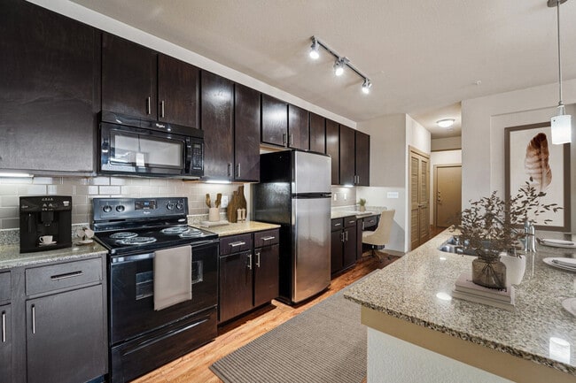 Building Photo - Serving Space & Style