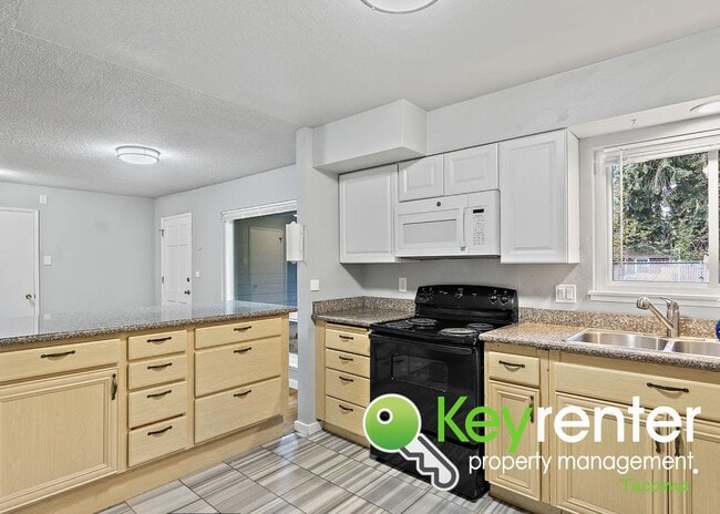 Building Photo - Updated 4-Bedroom, 2-Bath Tacoma Home for Rent Near Tacoma Community College and 6th Ave!