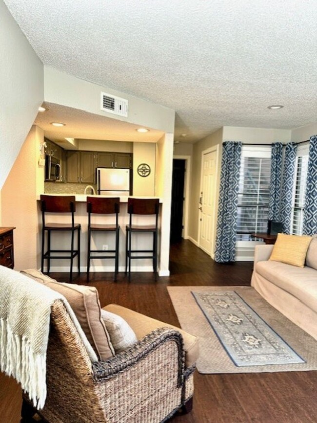 Foto del edificio - Great North Arlington condo available for ...