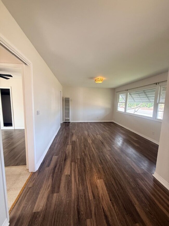 Foto del edificio - Lovely house with a large backyard