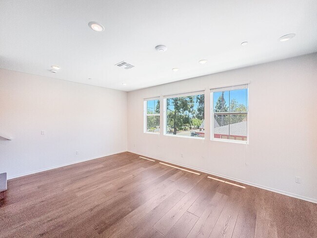 Building Photo - Modern 2BD/2.5BA Corner Unit in Escondido with In-Unit Laundry, Balcony & 2-Car Garage