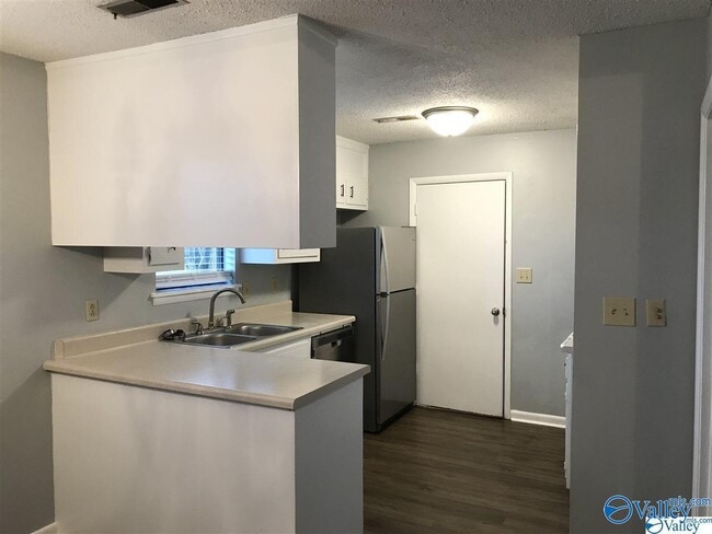 Foto del edificio - 104 Woodlawn Dr