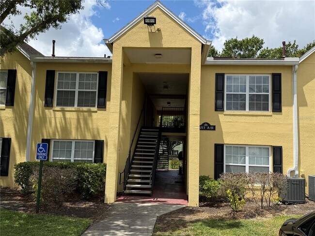 Building Photo - 2013 Dixie Belle Dr