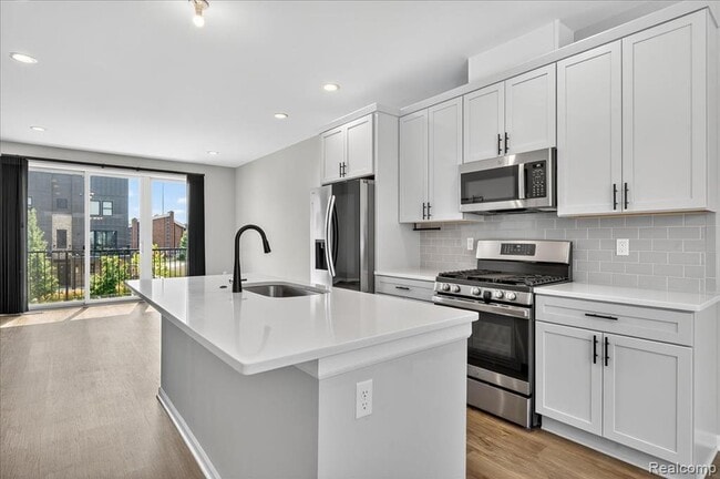 Building Photo - 1087 Hampton Cir