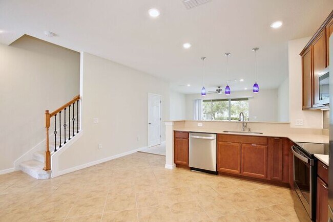 Building Photo - AGENT SHOWINGS ONLY! Immaculate Townhome · Dual En-Suite Bedrooms + Flex Loft · Cable & Internet ...