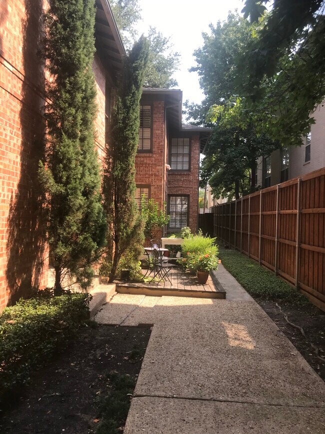 4514 Bowser Ave Unit 1, Dallas, TX 75219 Apartments in Dallas, TX