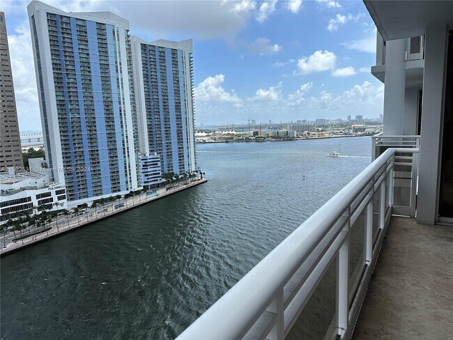 Foto del edificio - 901 Brickell Key Blvd