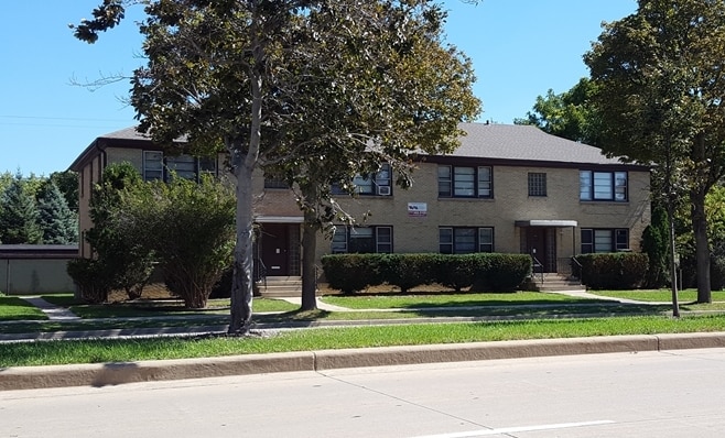 Primary Photo - 2860-2866 N 76th St
