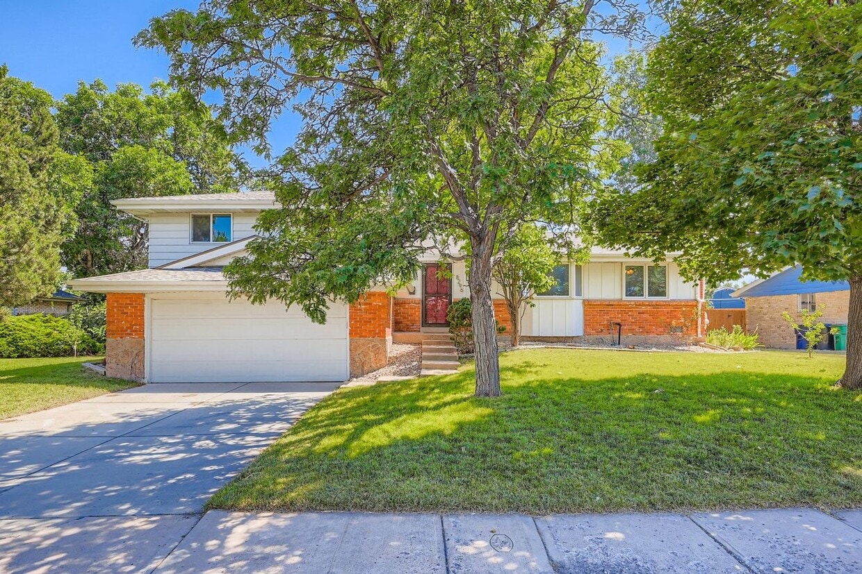 Primary Photo - LOCATION! 4-bed 3-bath home located in the...