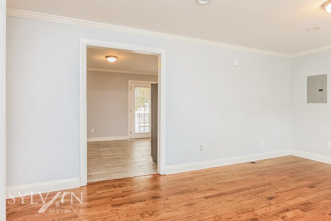 Building Photo - This charming home is ready for your perso...