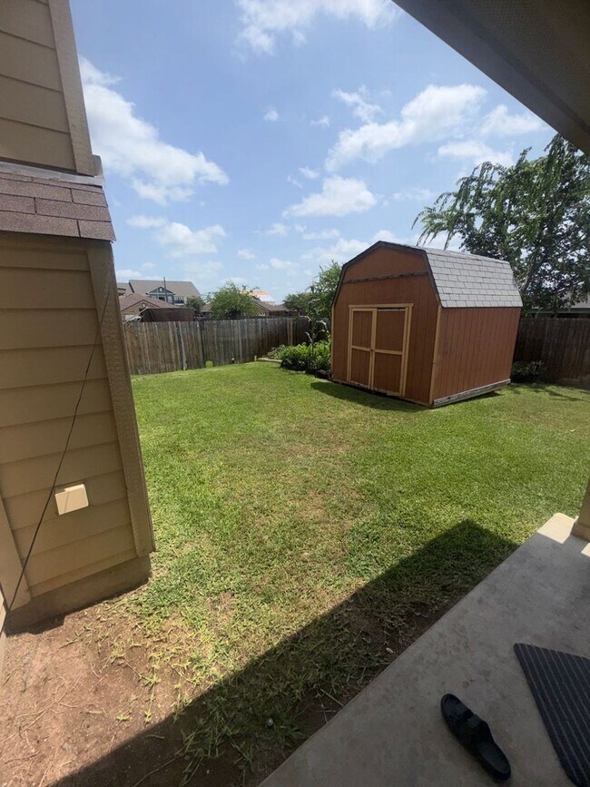 Building Photo - 2402 Black Orchid Dr