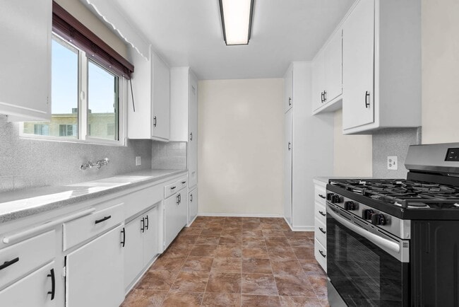 Building Photo - 4460 Ensign Ave.