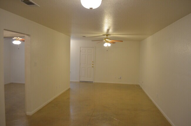 Foto del edificio - 940 Ramblewood St