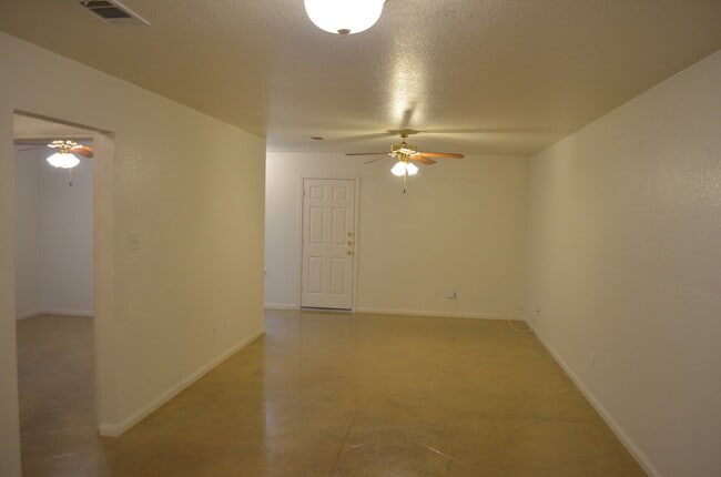 Building Photo - 940 Ramblewood St