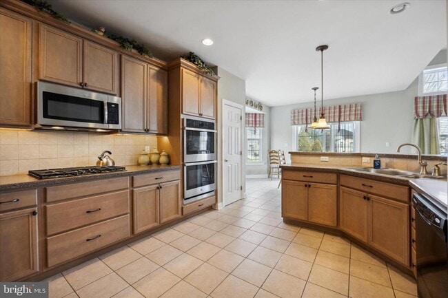 Building Photo - 202 Honey Locust Dr
