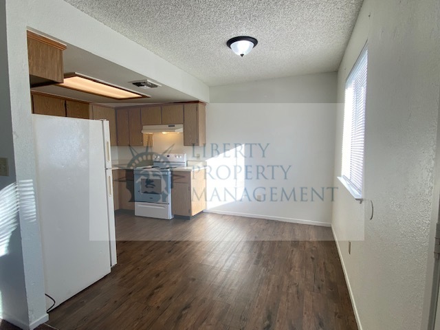 Dining Room - 5291 E Kings Canyon Rd