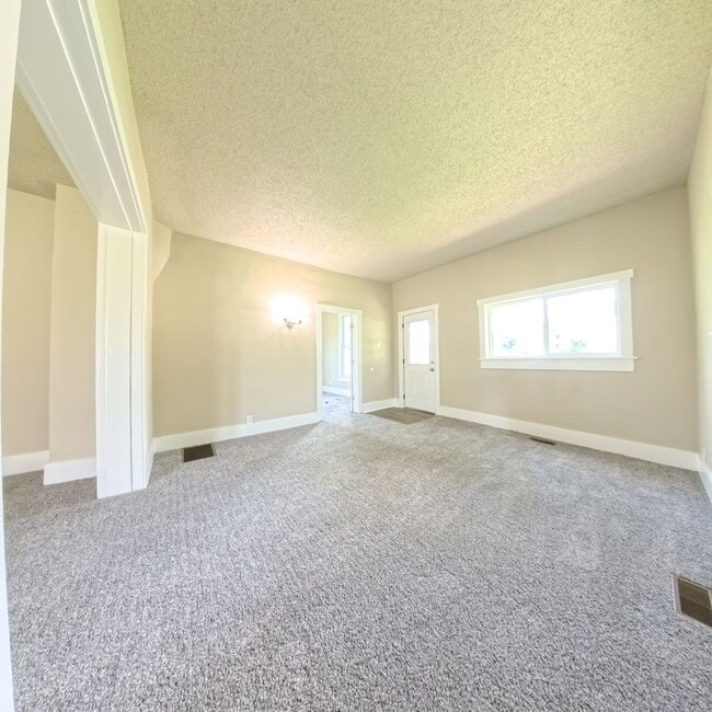 Building Photo - Newly remodeled 3 bedroom 1 bathroom home-...