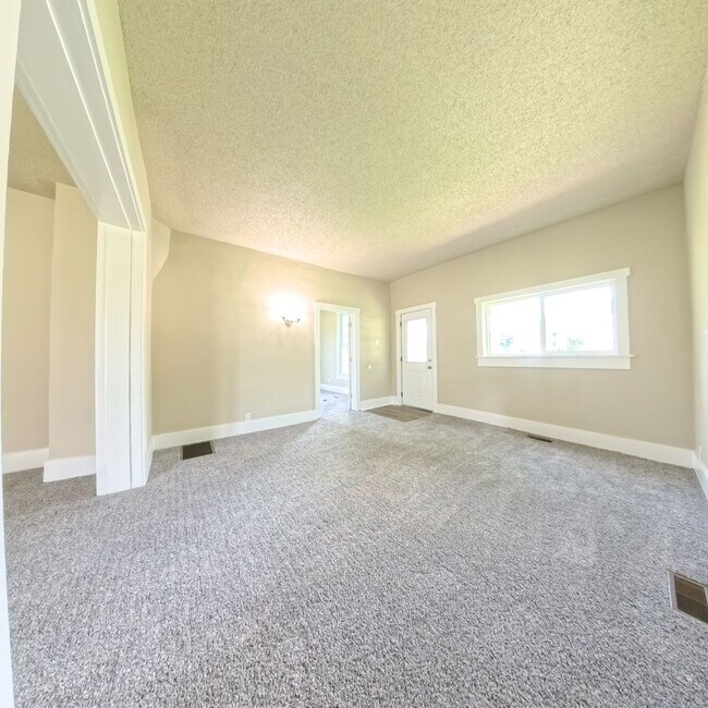 Foto del edificio - Newly remodeled 3 bedroom 1 bathroom home-...
