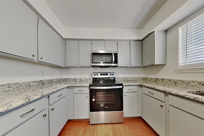 Building Photo - 7814 Greenedge Dr
