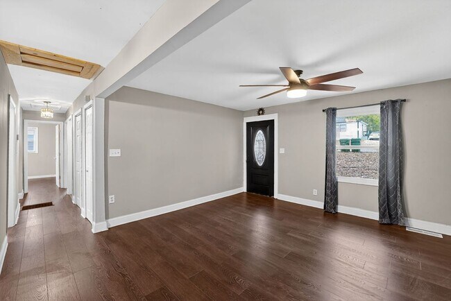 Foto del edificio - 1068 Rebel Forest Dr SE