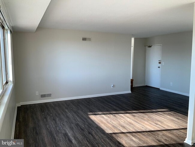 Building Photo - 4410 Oglethorpe St