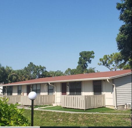 Building Photo - Oakwood Village (FL)