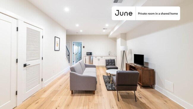 Building Photo - Room in Shared 3 bed/2.5 bath home in Columbia Heights
