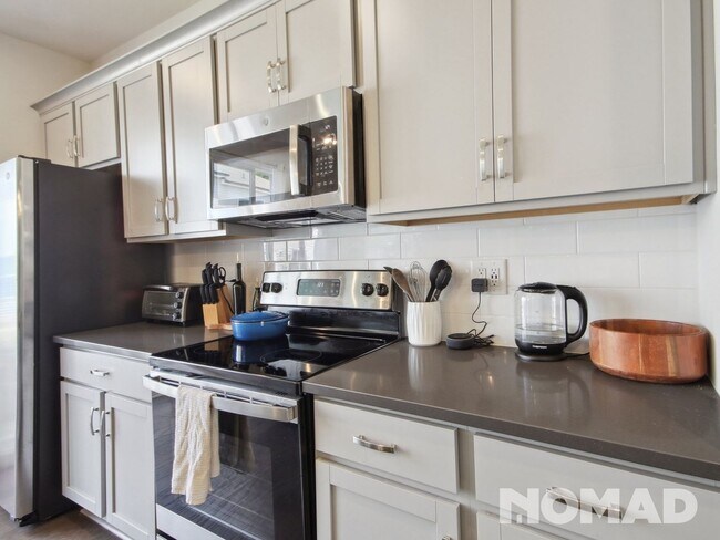 Building Photo - Stylish 2-Bedroom Townhome in Charlotte wi...