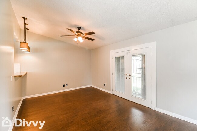 Building Photo - 6671 Kinlock Dr