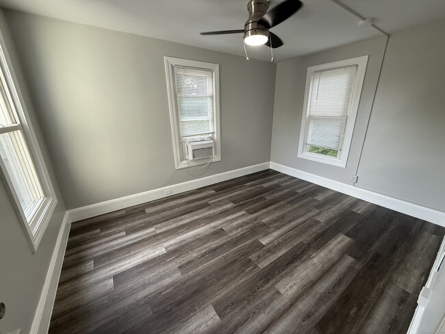 Building Photo - 37 Quintard Ave