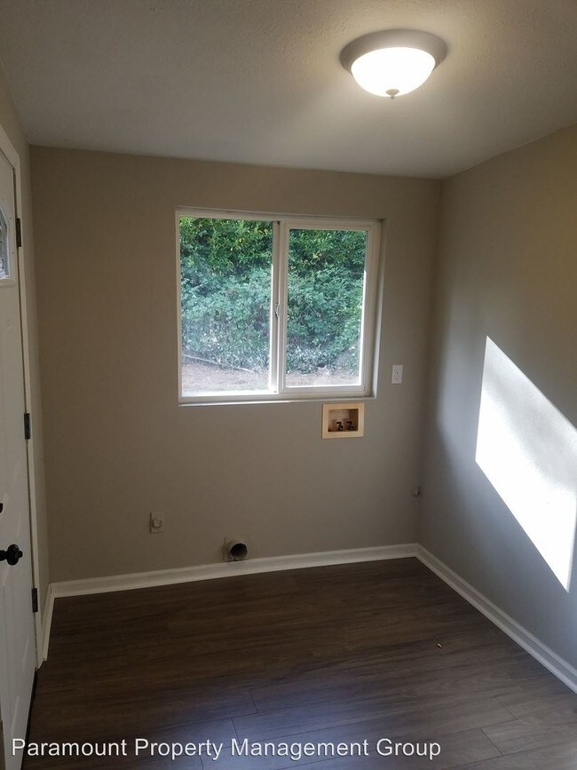 Foto del edificio - 1242 Warner Ave SE