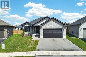 Building Photo - 85 Covington Cres