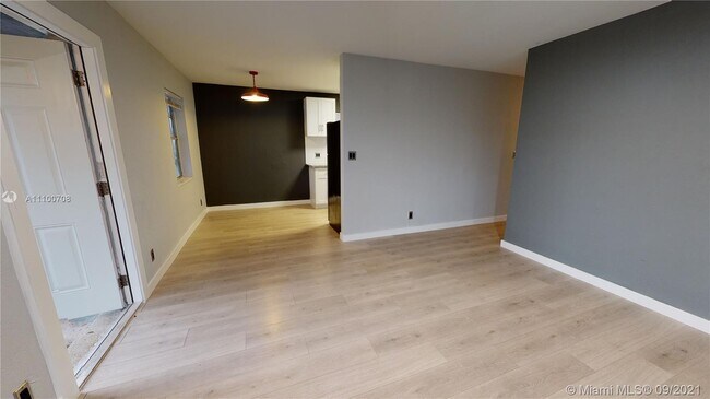 Foto del edificio - 404 NW 21st Terrace