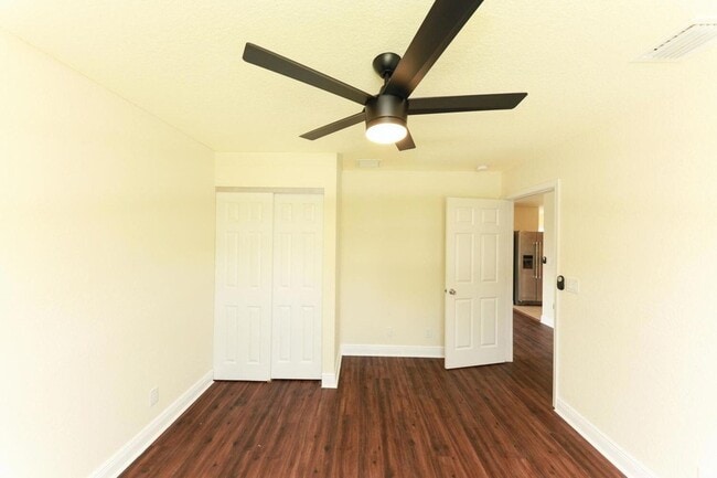 Foto del edificio - 13342 87th St N