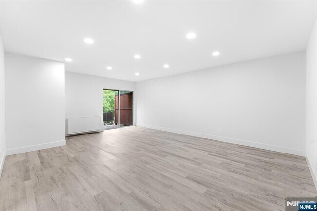 Foto del edificio - 1111 River Rd