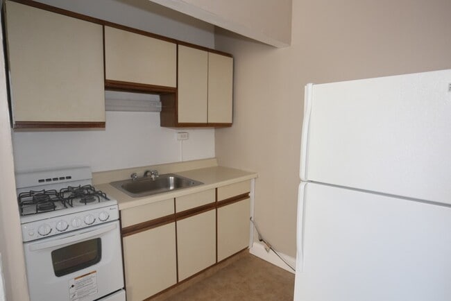 Building Photo - 3824 N Fremont St