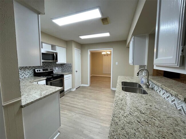 Foto del edificio - 1103 W Castlewood Ave